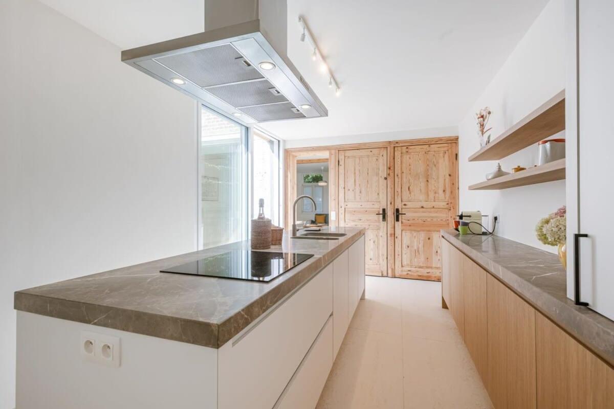 Huswell - Beautiful Vacation 'valkehuisje' In Holiday home Poperinge